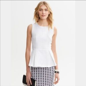 Banana Republic Geometric
Jacquard Pencil Skirt